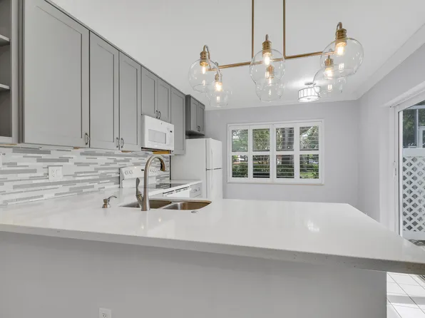 1903 Stratford Way, West Palm Beach, FL 33409