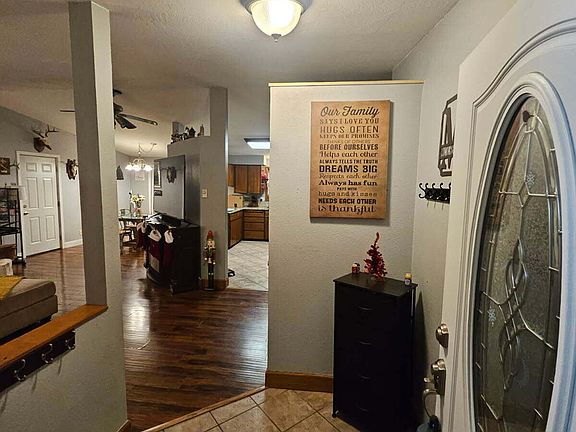 2nd image of 1509 E Plaza Dr