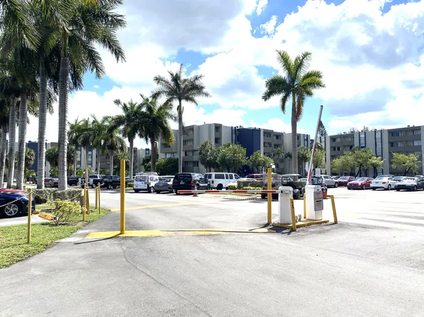 10000 NW 80th Ct APT 2537, Hialeah Gardens, FL 33016