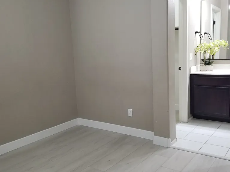 Bedroom 3 - En-suite bath
