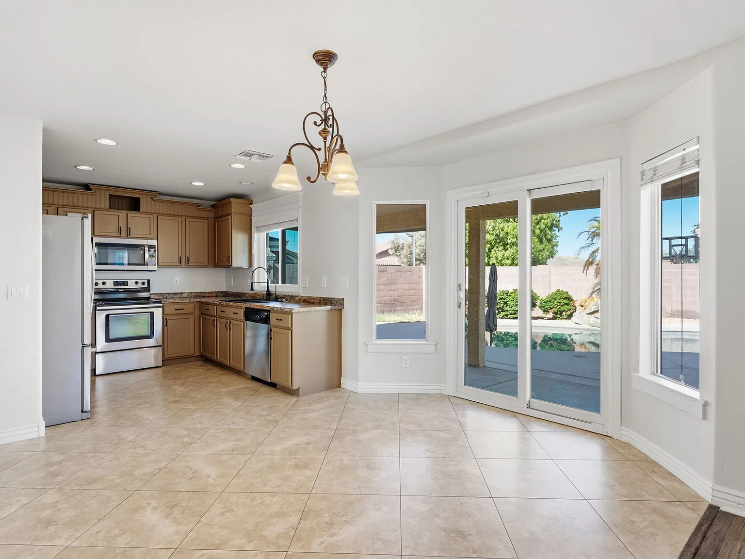 5 bed, 2187 sqft, $2,995 — Photo 4