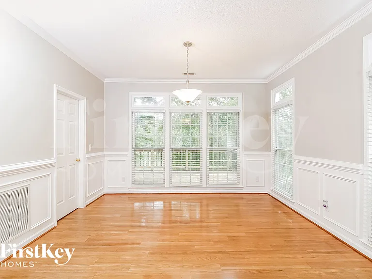 9 Park Village Ct — Photo 5
