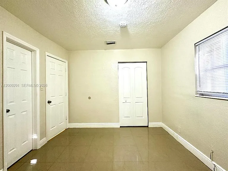 525 NW 15th Ter — Photo 17