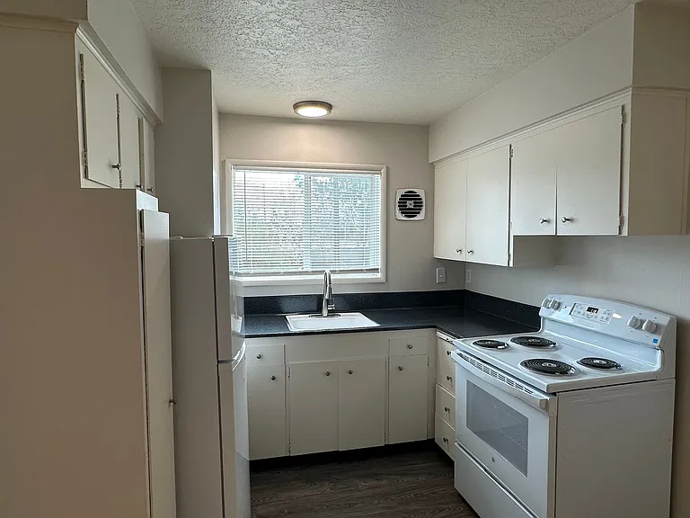 4540 SW Dogwood Ln — Photo 5