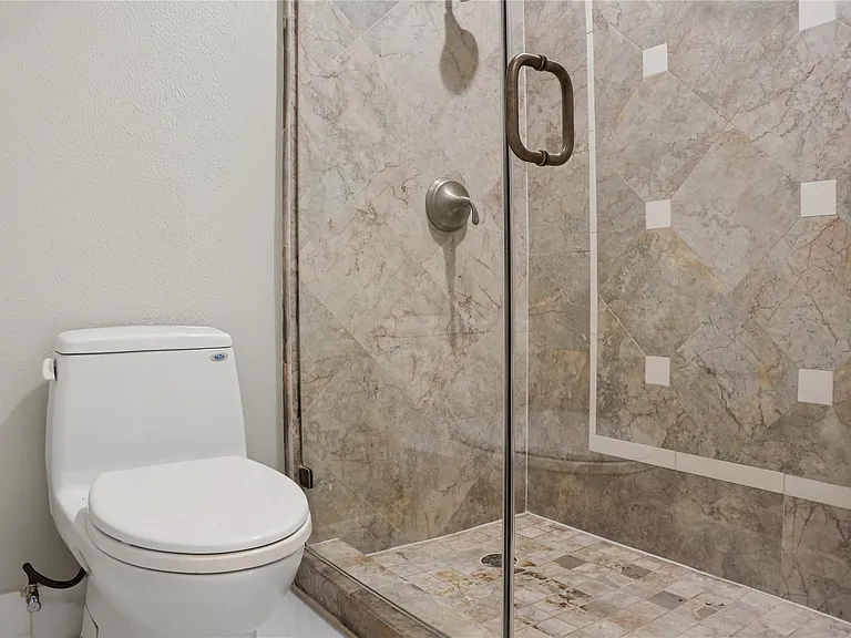 102 Litchfield Ln — Photo 14