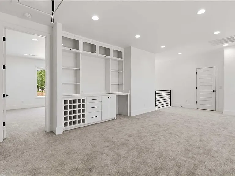 4413 S 88th St — Photo 15