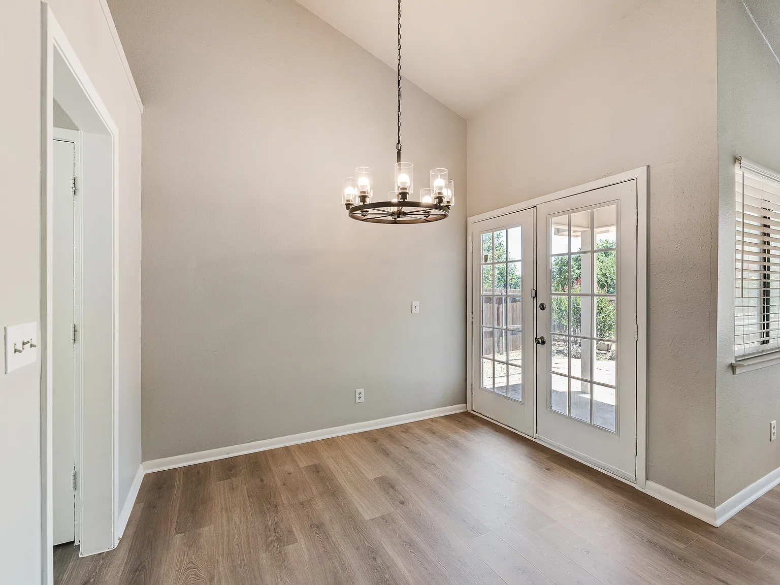 3 bed, 1442 sqft, $2,200 — Photo 4