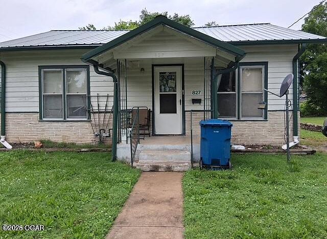 1st image of 827 W Chestnut St