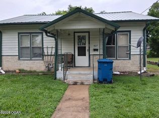 827 W Chestnut St, Carthage, MO 64836