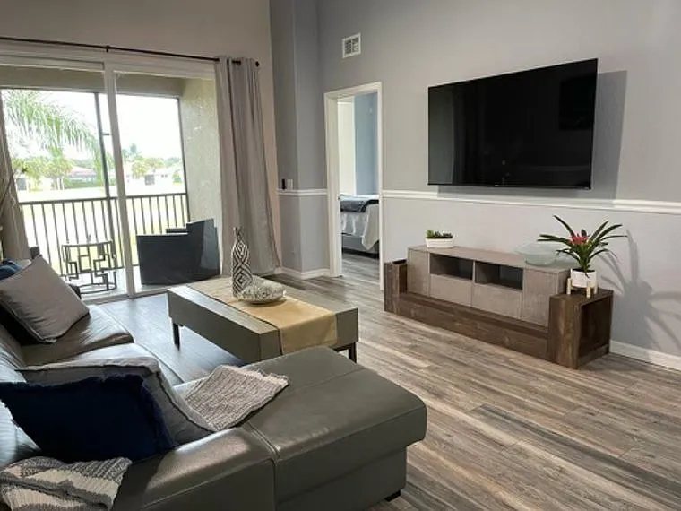 2 bed, 1316 sqft, $2,300 — Photo 2