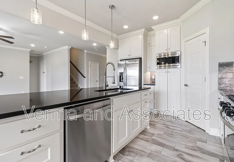 931 E Skyline Loop — Photo 28