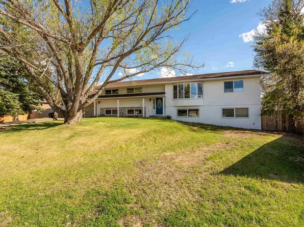 5803 53rd Ave, Cold Lake, AB T9M 1S3