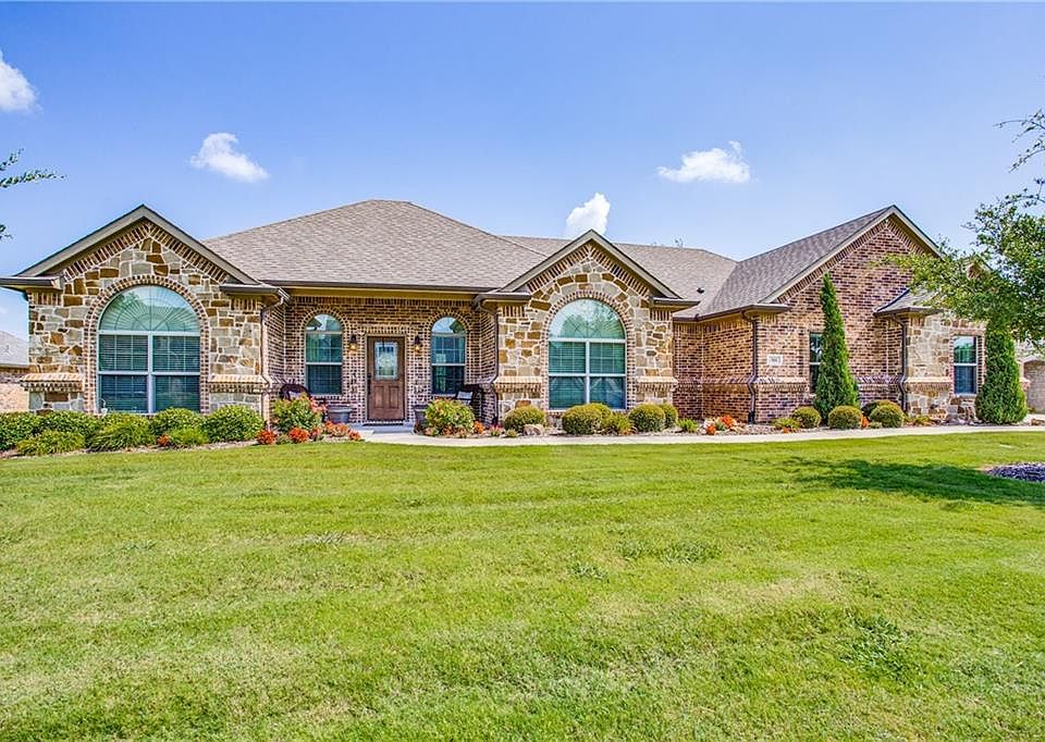1st image of 104 Southfork Cir
