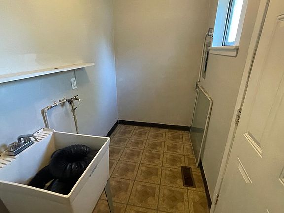 4th image of 4443 E 141st St