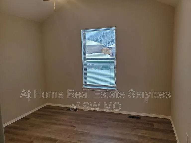 624 S Southgate Dr — Photo 5