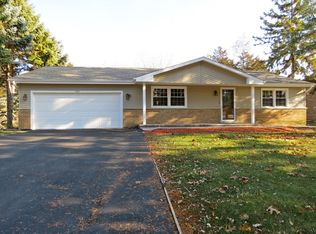 1621 Roslyn Rd, Roselle, IL 60172