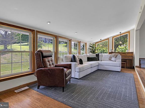 4th image of 1094 Seifrit Ln