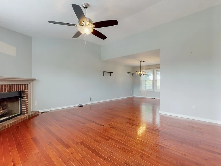 1504 Potter Dr — Photo 3