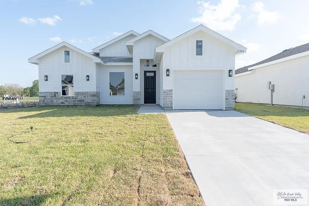 3 bed, 2.0 bath, 1204 sqft, $1,800 — Photo 1