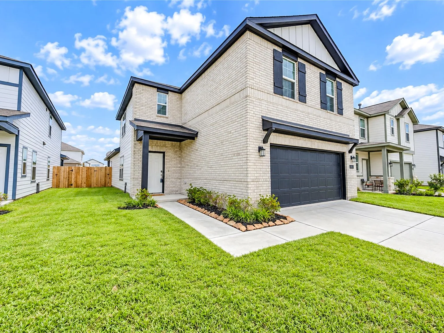 4 bed, 2.5 bath, $2,500 — Photo 1