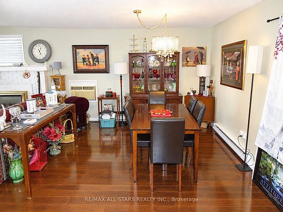 3rd image of 17 Pineridge Cres