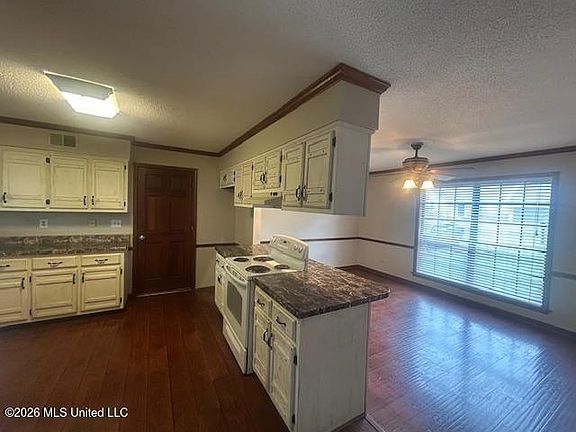 5th image of 904 Birchfield Pl