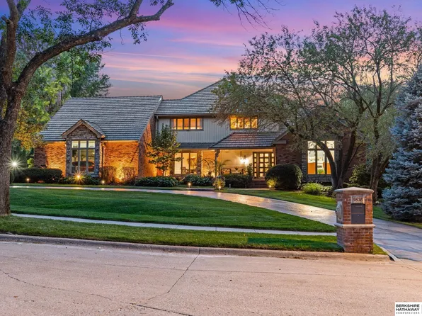 9830 Harney Pkwy N, Omaha, NE 68114