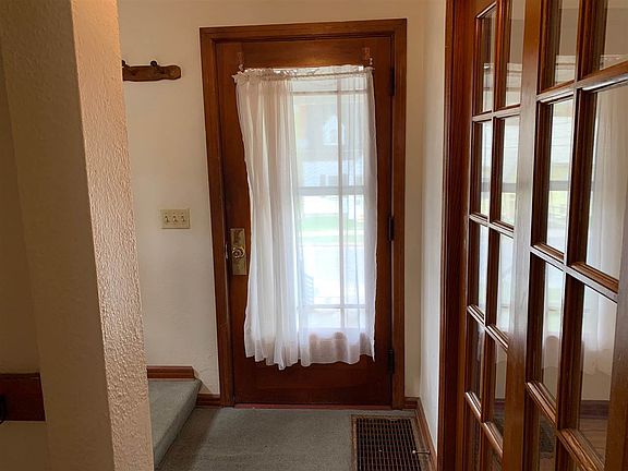 3rd image of 28 Walnut Ave