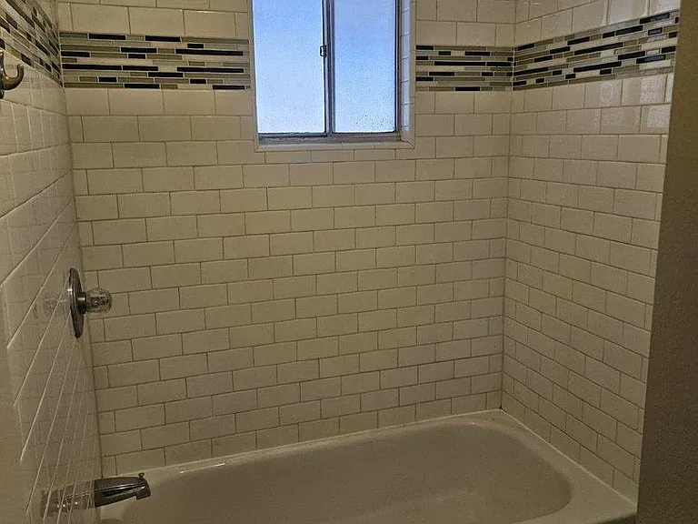 302 W Medlock Dr #8 — Photo 6