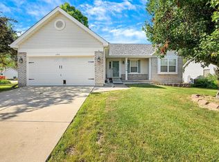 1753 Lake Meade Dr, Pacific, MO 63069