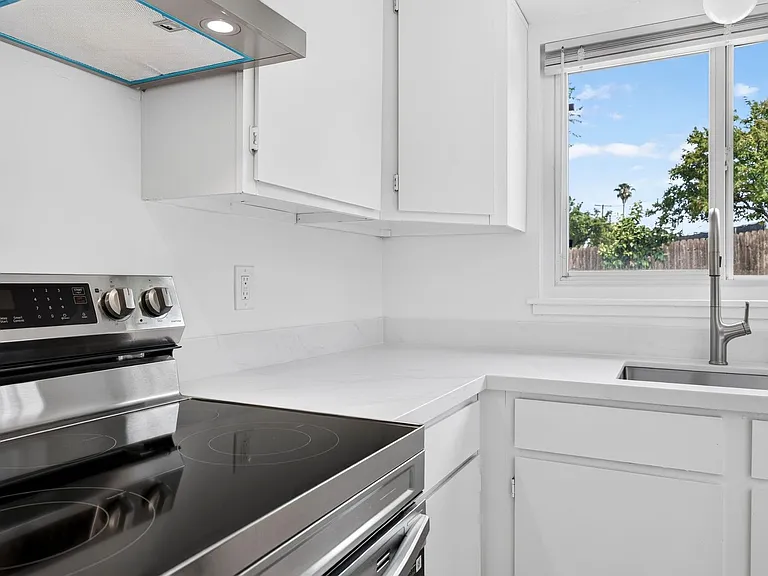 3100 Hacienda Dr — Photo 12