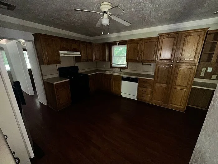 511 Manor Dr — Photo 6