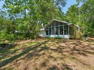 722 Mallet Bayou Rd, Freeport, FL 32439