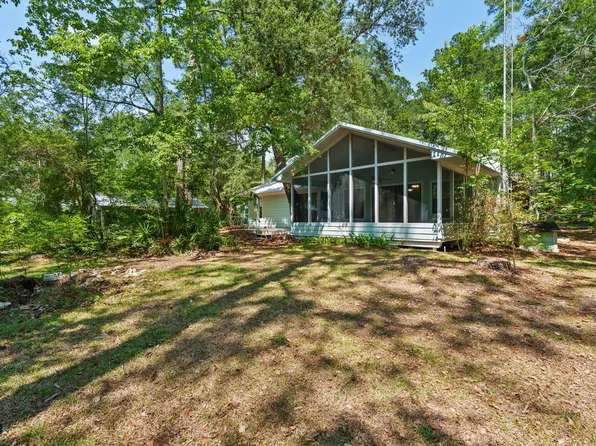722 Mallet Bayou Rd, Freeport, FL 32439