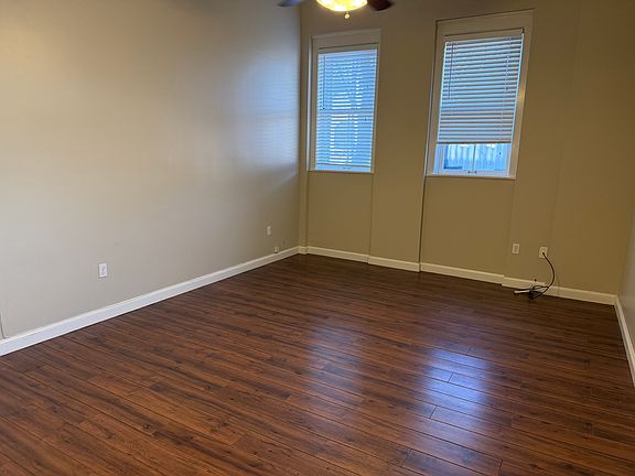 3rd image of 1054 S Kingshighway Blvd APT D
