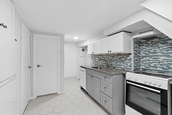 Sold by HomeDax Real Estate | media 11