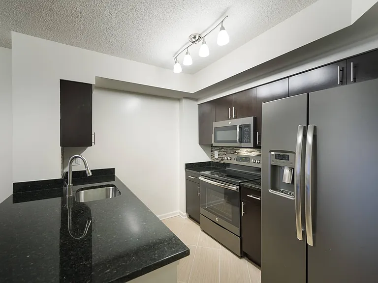 1301 Thomas Circle — Photo 19