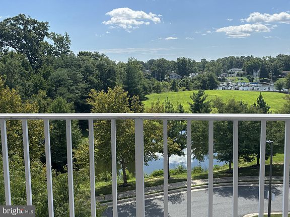 3rd image of 594 Hopkins Landing Dr