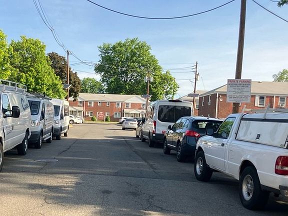 Exterior Neighborhood (street photo)