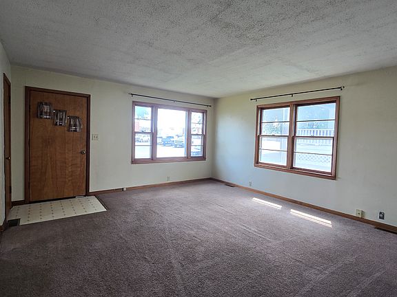 3rd image of 926 Cherry St