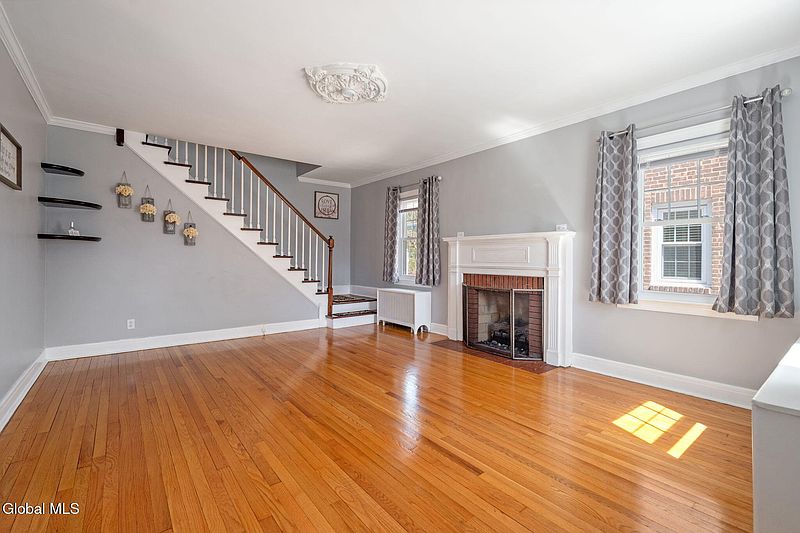 4th image of 134 Rosemont Street