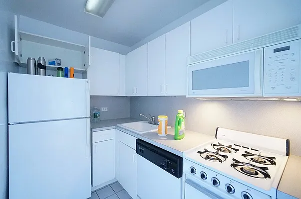 Rented by Bond New York | media 25