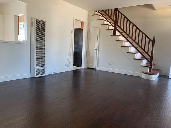 3rd image of 546 El Camino Ave