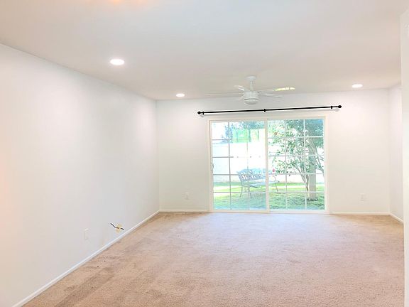 Family room can over looking the court yard