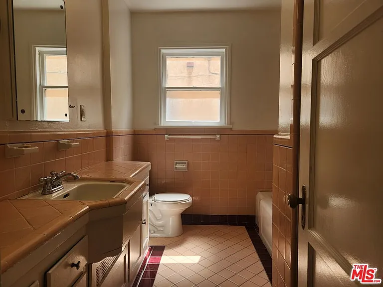 3326-3330 W 5th St #1 — Photo 7