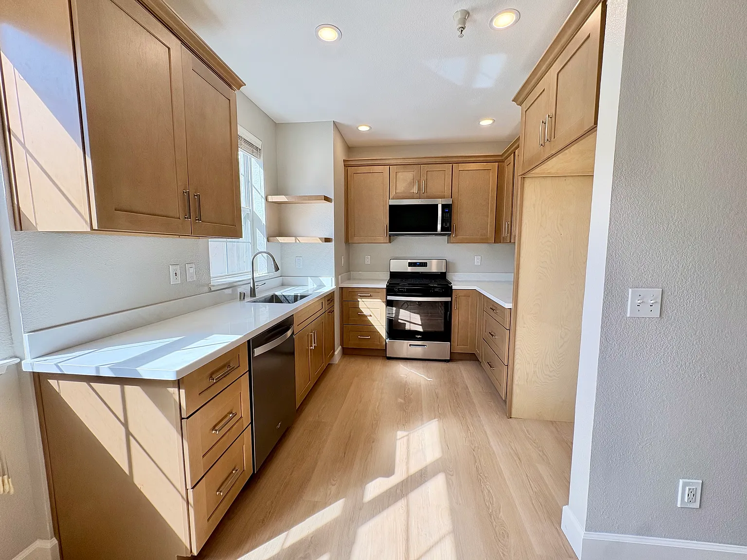 3 bed, 2.5 bath, 1500 sqft, $4,700 — Photo 4