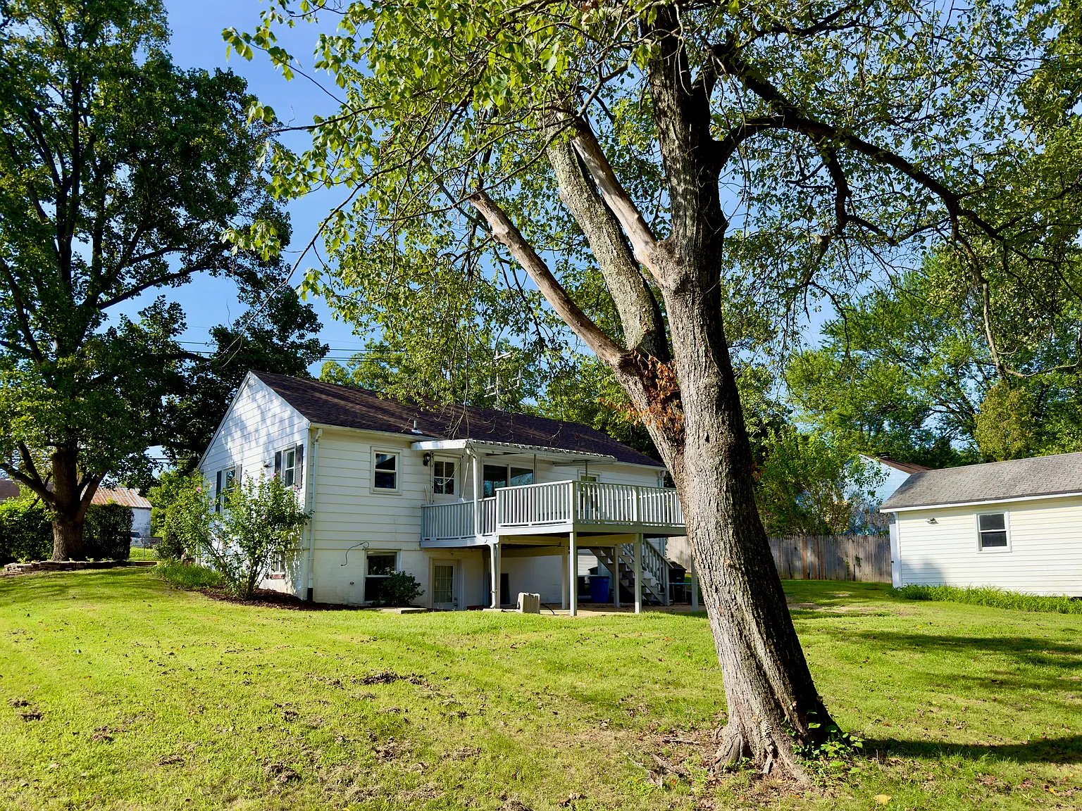 3 bed, 1832 sqft, $3,400 — Photo 3