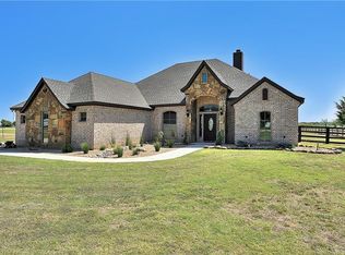 703 Mohawk Dr, Tioga, TX 76271