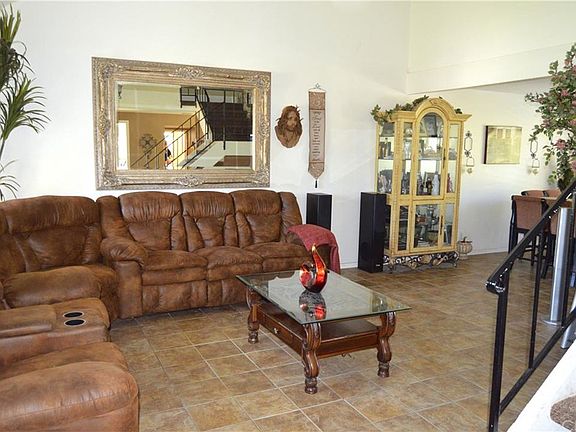 3rd image of 1594 Lakewood Way