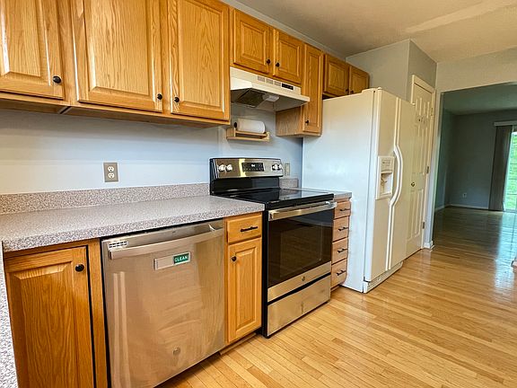 3rd image of 19 Hawthorne Dr Unit 102